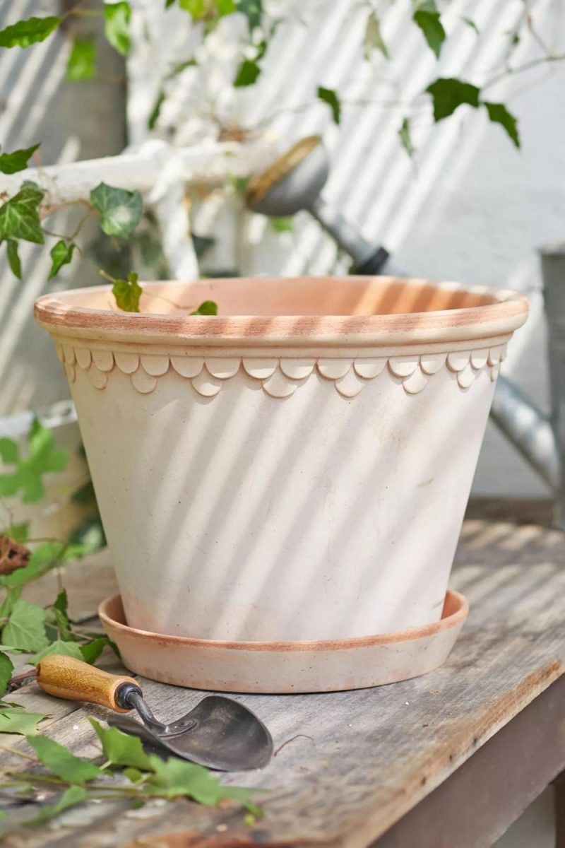 Planters | Bergs Palace Pot + Saucer Rose Garden Outdoor Décor