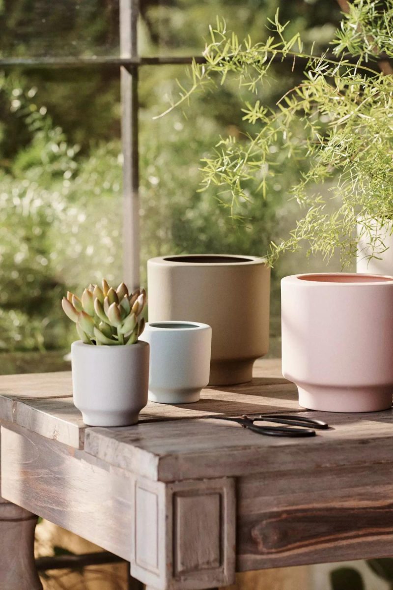 Planters | Mod Footed Ceramic Planter, 4 Light Mauve Garden Light Mauve